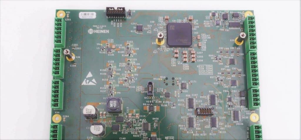SMD bestückte Leiterplatte von HEINEN Elektronik