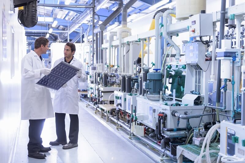 Prüfung von Leiterkarten in Fabrik