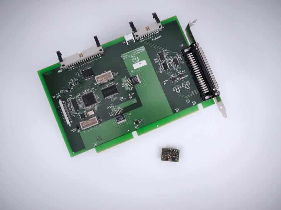 Vergleich große kleine elektronische Baugruppe